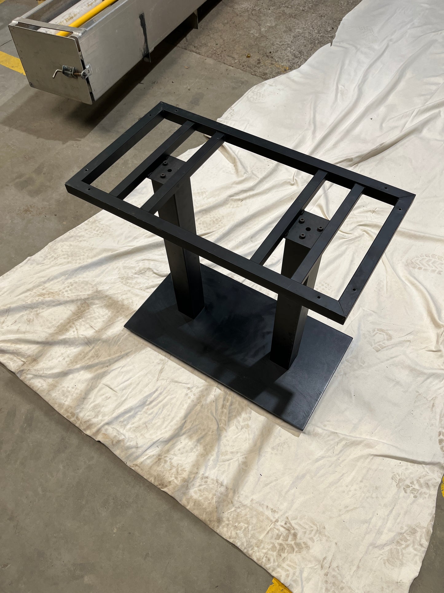 Black Steel Dual Upright Table Legs