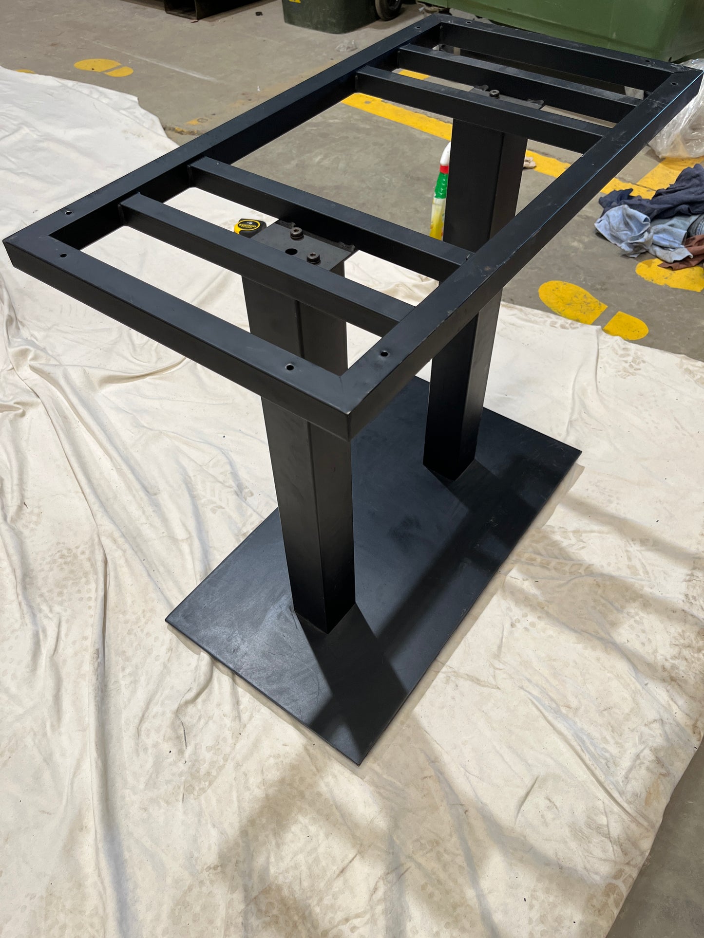 Black Steel Dual Upright Table Legs